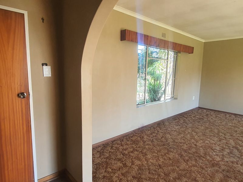 4 bedroom plus 1 bedroom flat - Photo 8