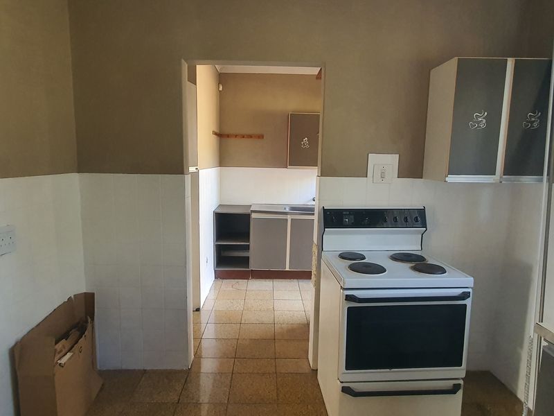 4 bedroom plus 1 bedroom flat - Photo 6