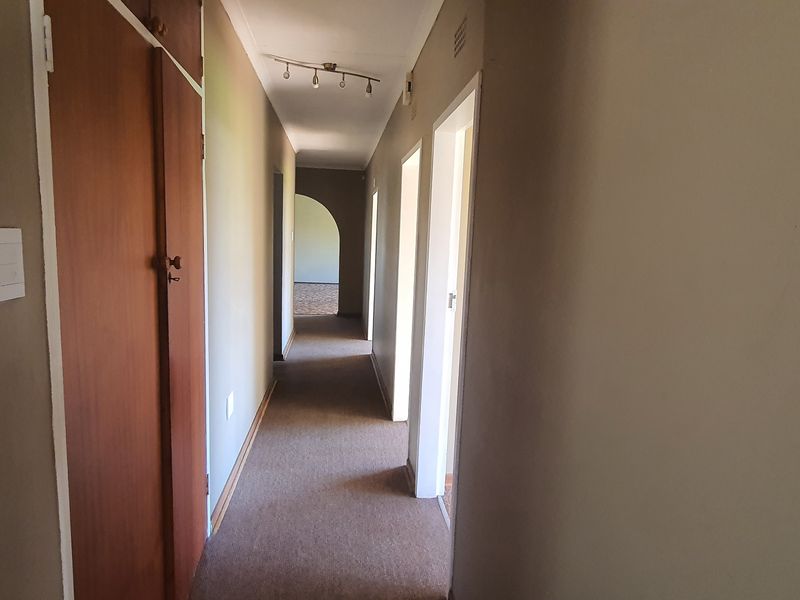 4 bedroom plus 1 bedroom flat - Photo 7