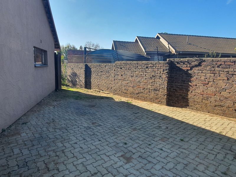 4 bedroom plus 1 bedroom flat - Photo 5