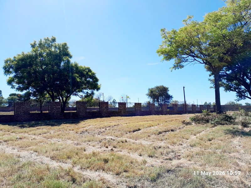 12.85 hectare - Two meter perimeter wall  and Electric fence - Photo 5