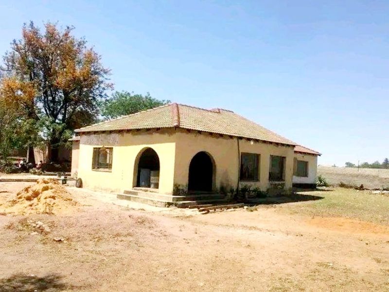 12.85 hectare - Two meter perimeter wall  and Electric fence - Photo 2
