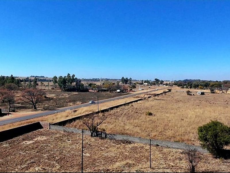 12.85 hectare - Two meter perimeter wall  and Electric fence - Photo 3