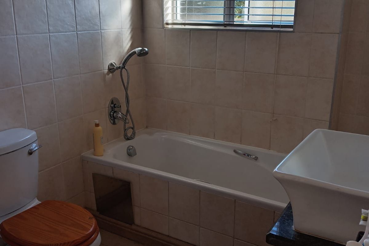 BEAUTIFUL HOME IN RIVERSPRAY LIFESTYLE ESTATE - Photo 5
