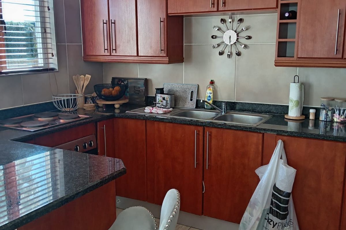 BEAUTIFUL HOME IN RIVERSPRAY LIFESTYLE ESTATE - Photo 2
