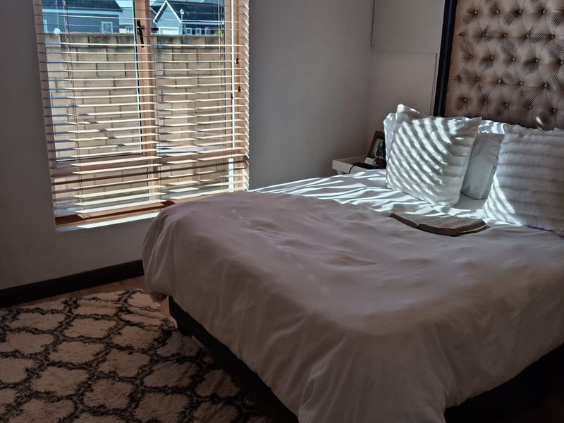 BEAUTIFUL HOME IN RIVERSPRAY LIFESTYLE ESTATE - Photo 3