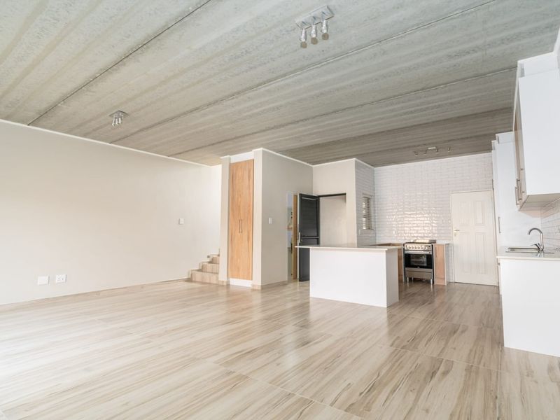 Modern 3 Bedroom Duplex in Safe & Secure Complex with Private Backyard and Gas Stove - Photo 1
