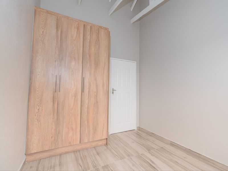 Modern 3 Bedroom Duplex in Safe & Secure Complex with Private Backyard and Gas Stove - Photo 4