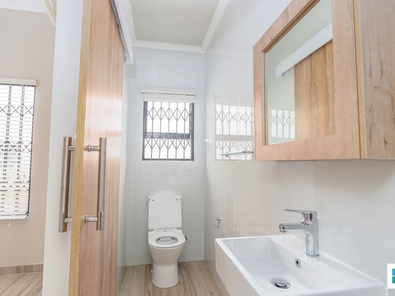 Modern 3 Bedroom Duplex in Safe & Secure Complex with Private Backyard and Gas Stove - Photo 5