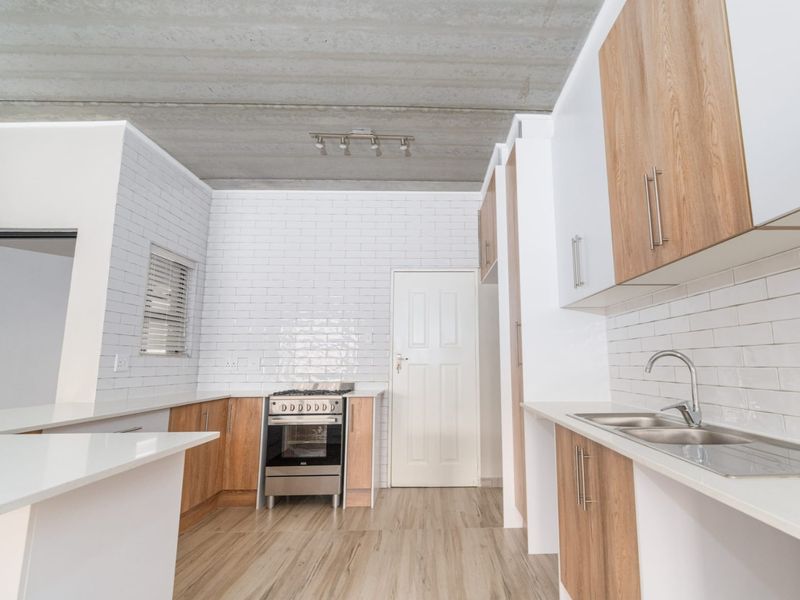 Modern 3 Bedroom Duplex in Safe & Secure Complex with Private Backyard and Gas Stove - Photo 2