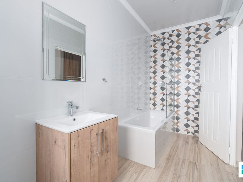 Modern 3 Bedroom Duplex in Safe & Secure Complex with Private Backyard and Gas Stove - Photo 6