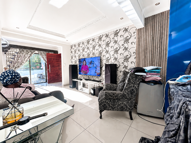 Contemporary Family Living in the Heart Westville - Photo 6