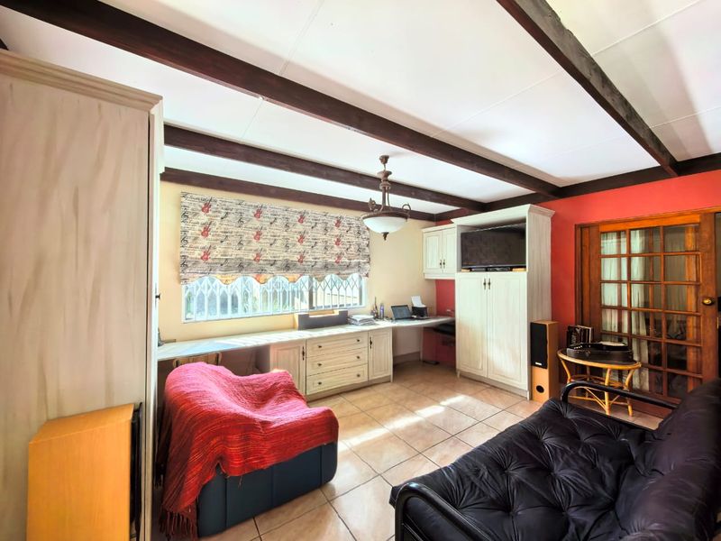 Beautiful, move-in ready, family house for sale in Sasolburg - Photo 10