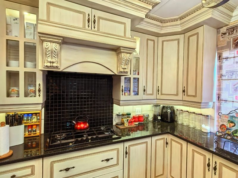 Beautiful, move-in ready, family house for sale in Sasolburg - Photo 9