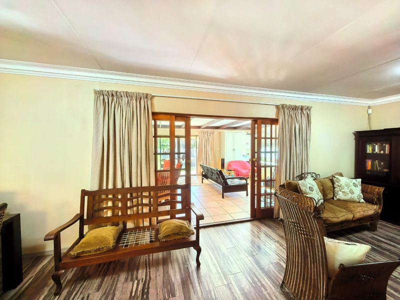 Beautiful, move-in ready, family house for sale in Sasolburg - Photo 7