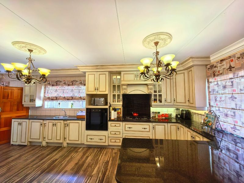Beautiful, move-in ready, family house for sale in Sasolburg - Photo 3