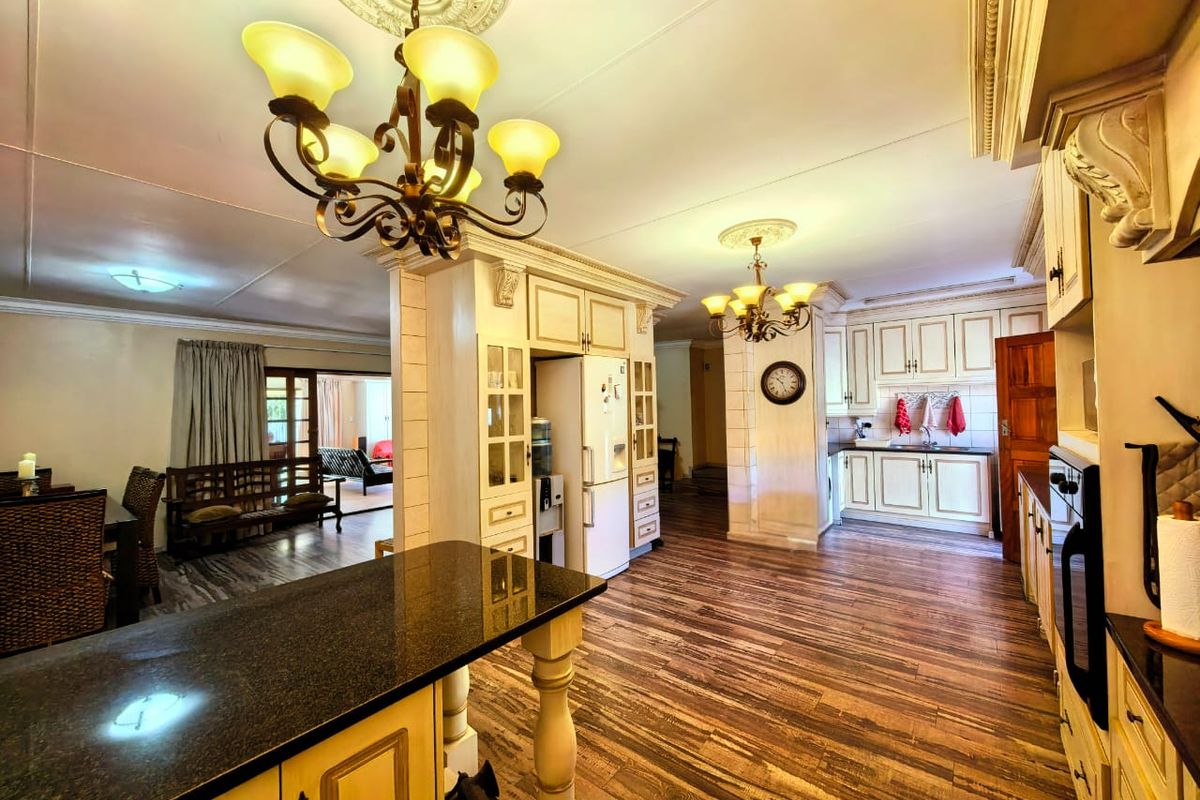 Beautiful, move-in ready, family house for sale in Sasolburg - Photo 5