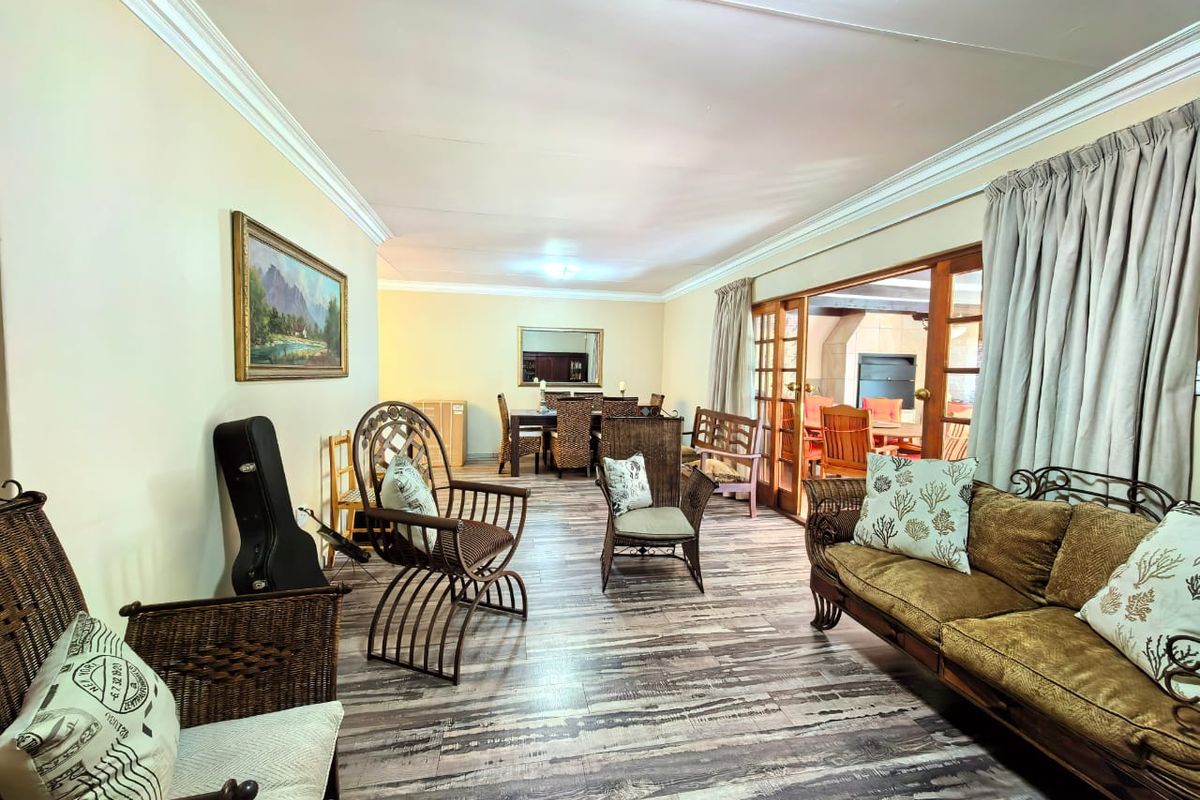 Beautiful, move-in ready, family house for sale in Sasolburg - Photo 4