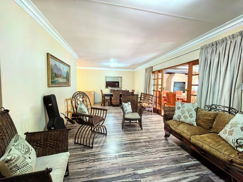 Beautiful, move-in ready, family house for sale in Sasolburg - Photo 4