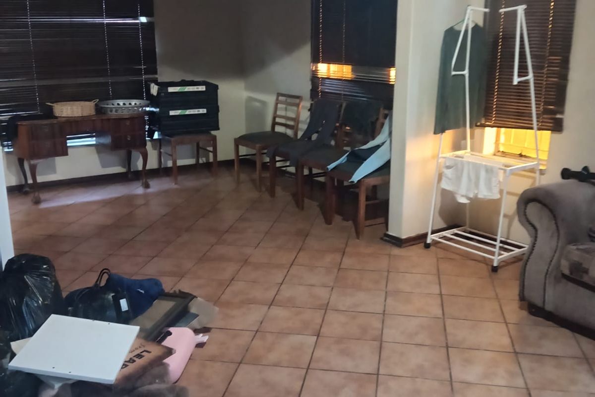 Spacious Family Home for Sale in Vanderbijlpark SE3 - Photo 2