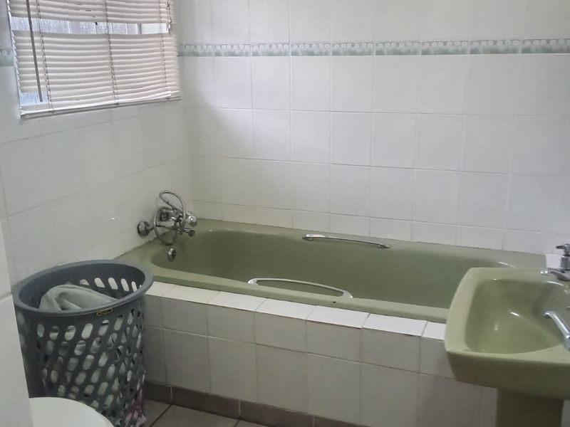 Spacious Family Home for Sale in Vanderbijlpark SE3 - Photo 6
