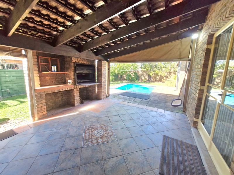 Stylish Home With Heated Pool - Photo 2