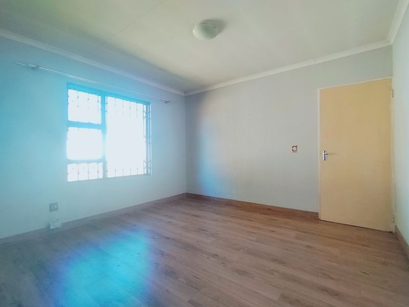 3 Bedroom House To-Let In Dalpark! - Photo 7