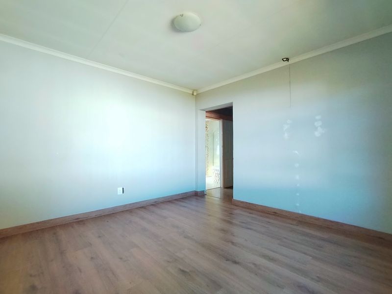 3 Bedroom House To-Let In Dalpark! - Photo 8