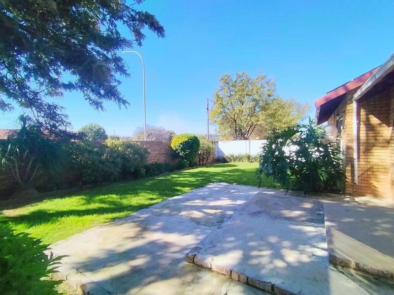 3 Bedroom House To-Let In Dalpark! - Photo 2