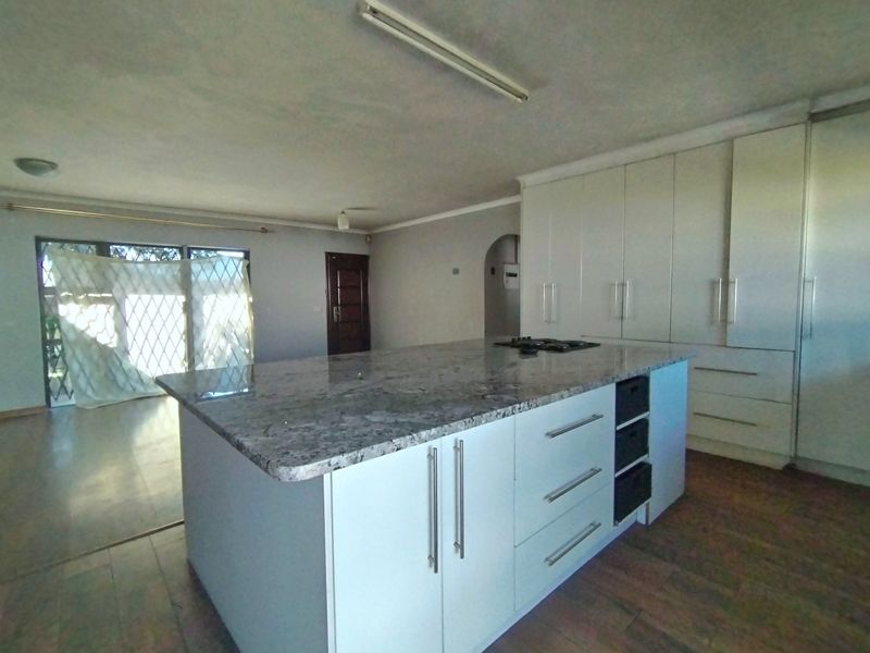 3 Bedroom House To-Let In Dalpark! - Photo 4