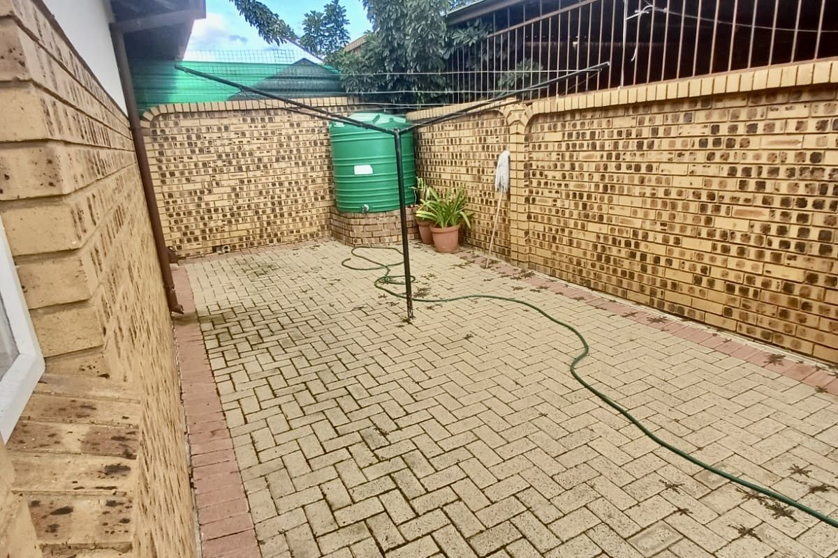 Modern townhouse for sale in del Judor extension. - Photo 5