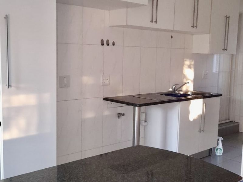 Modern townhouse for sale in del Judor extension. - Photo 10