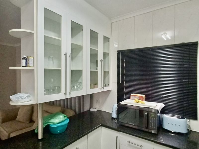 Modern townhouse for sale in del Judor extension. - Photo 8
