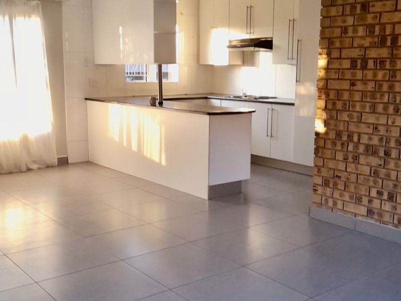 Modern townhouse for sale in del Judor extension. - Photo 7