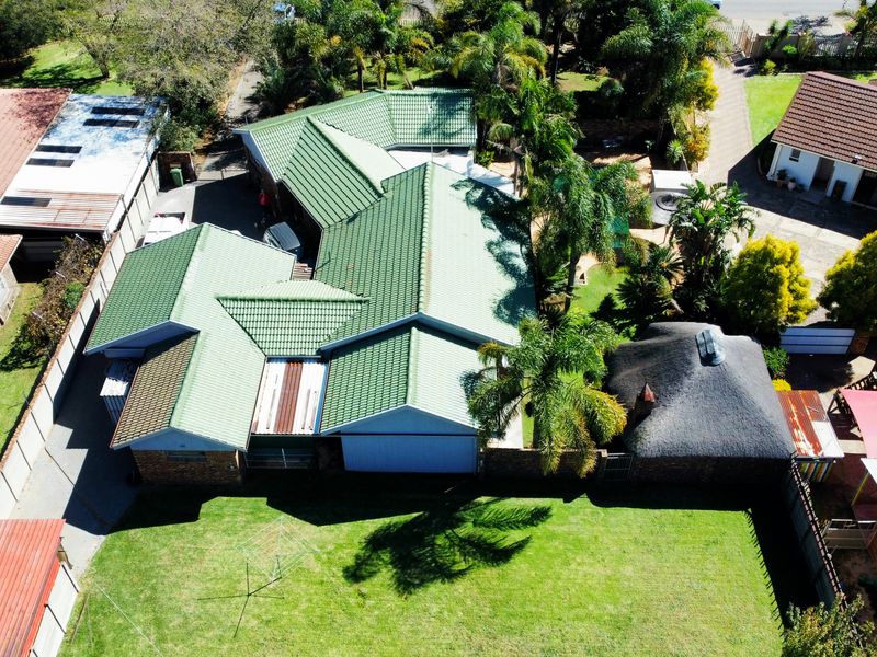 Exquisite 5-Bedroom Residence | Prime Location in Del Judor Ext 4 - Photo 2