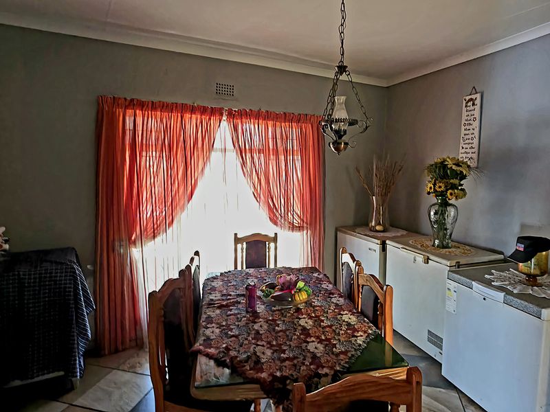 Exquisite 5-Bedroom Residence | Prime Location in Del Judor Ext 4 - Photo 10