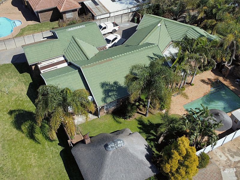 Exquisite 5-Bedroom Residence | Prime Location in Del Judor Ext 4 - Photo 8