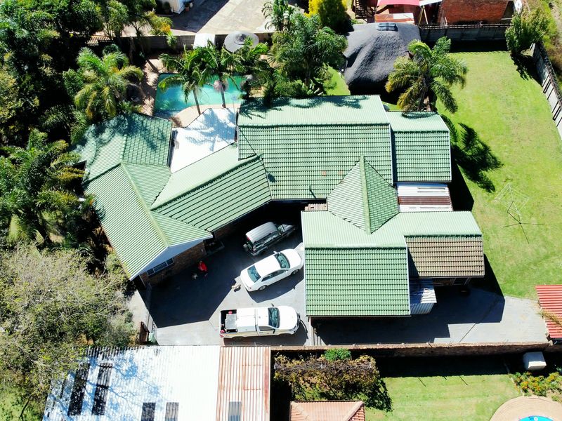 Exquisite 5-Bedroom Residence | Prime Location in Del Judor Ext 4 - Photo 3