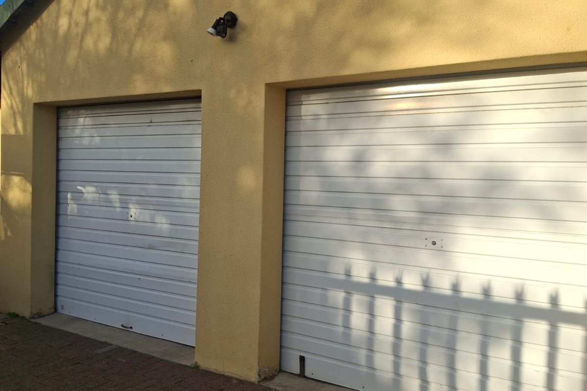 2 Bedroom Pet-Friendly Apartment with Double Garage - Photo 5
