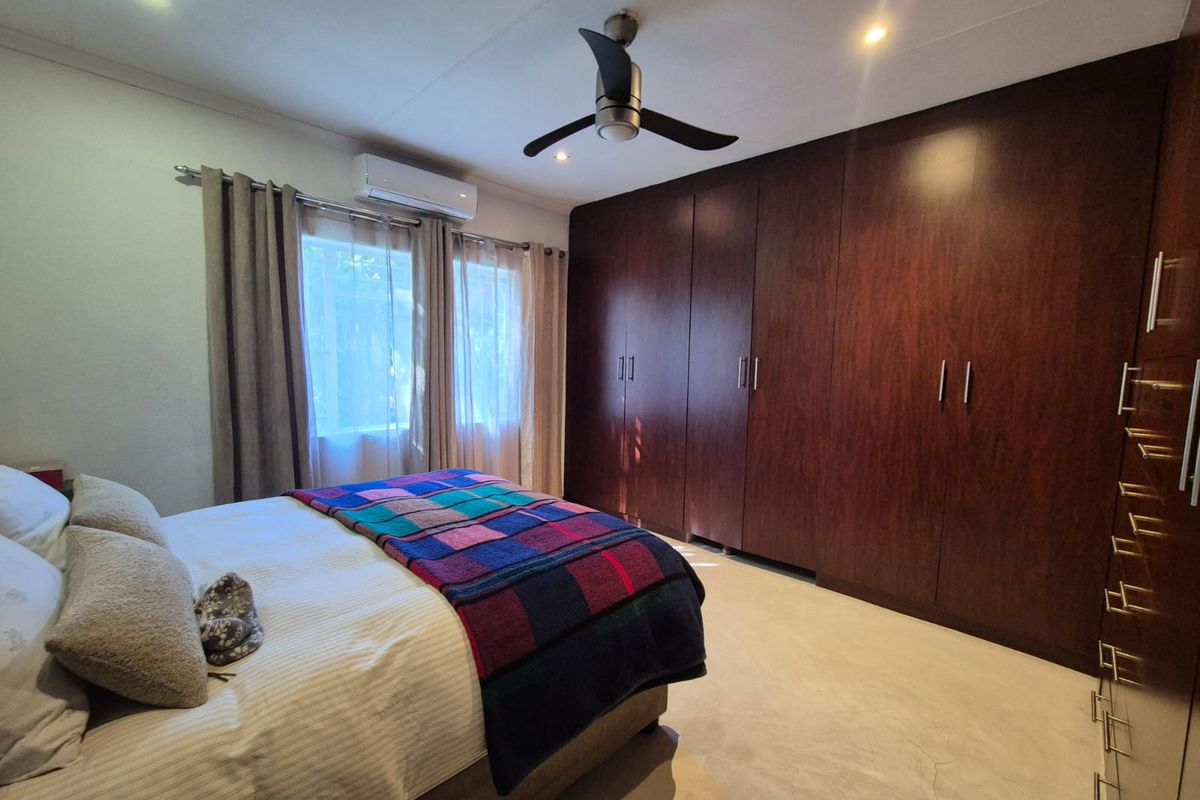 !STUNNING FAMILY HOME! - Photo 3