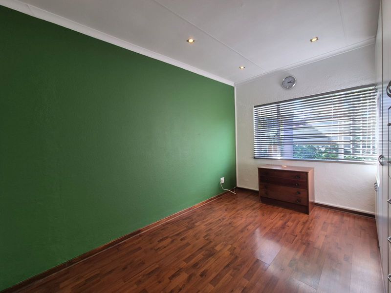 !STUNNING FAMILY HOME! - Photo 10