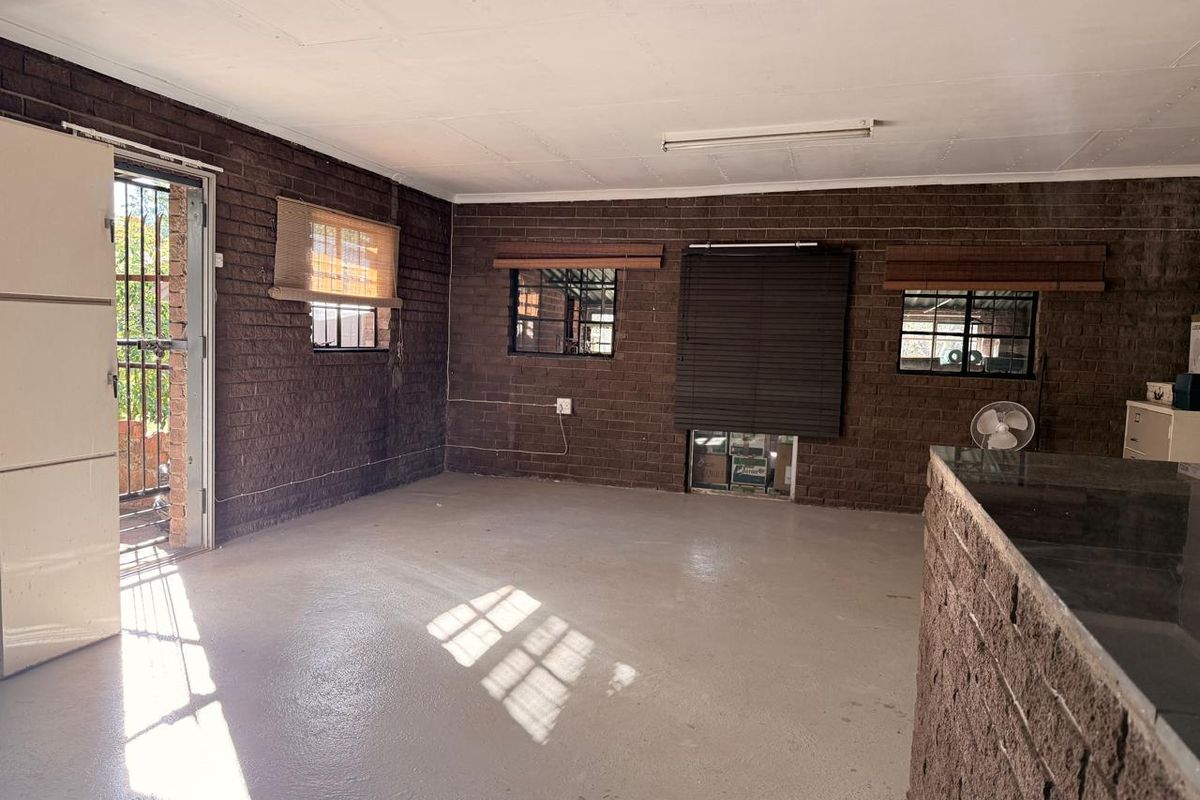 4 Bedroom House with a flatlet option in Signal hill - Photo 4