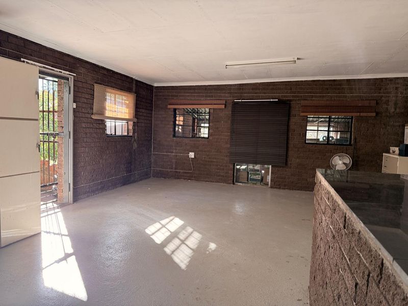 4 Bedroom House with a flatlet option in Signal hill - Photo 4