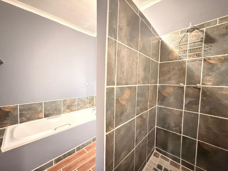 4 Bedroom House with a flatlet option in Signal hill - Photo 6