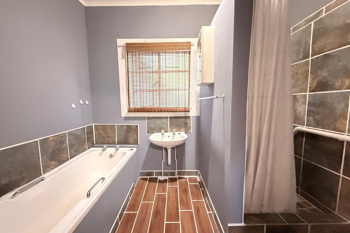 4 Bedroom House with a flatlet option in Signal hill - Photo 3