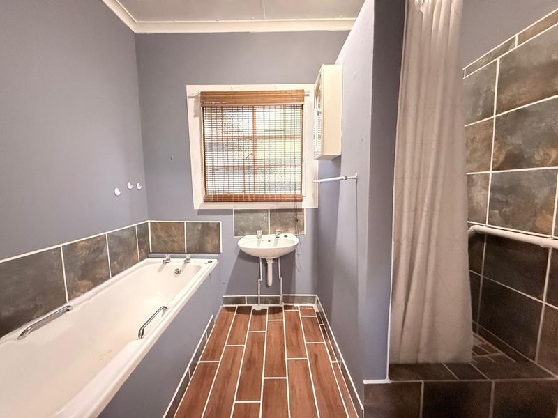 4 Bedroom House with a flatlet option in Signal hill - Photo 3