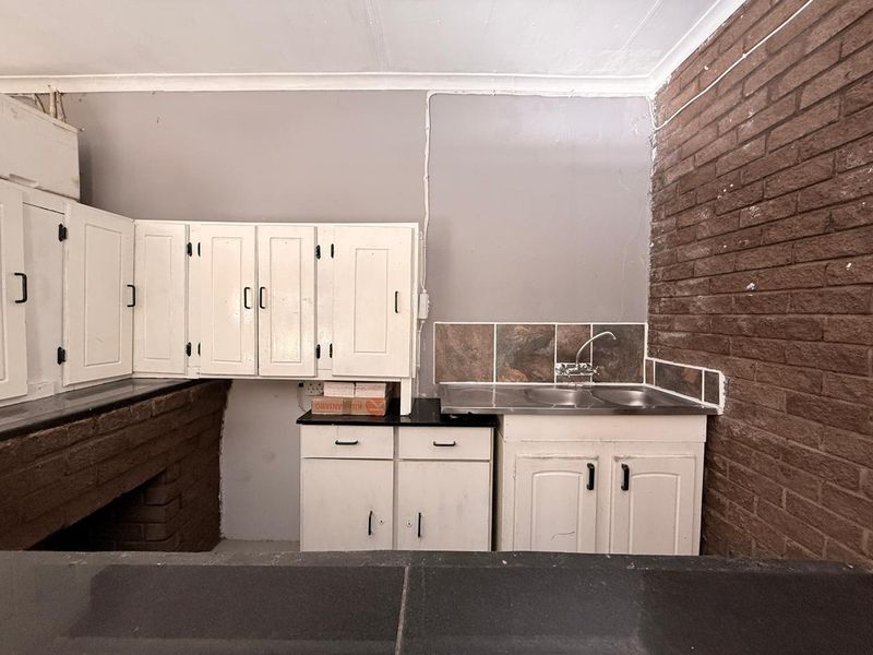 4 Bedroom House with a flatlet option in Signal hill - Photo 5