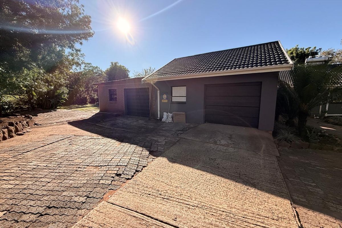4 Bedroom House with a flatlet option in Signal hill - Photo 2