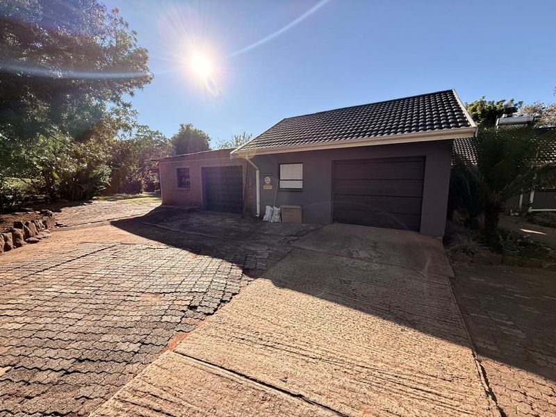 4 Bedroom House with a flatlet option in Signal hill - Photo 2