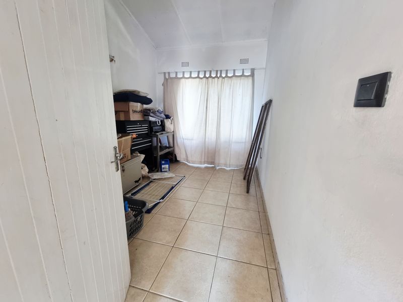 Duplex For Sale - Photo 9